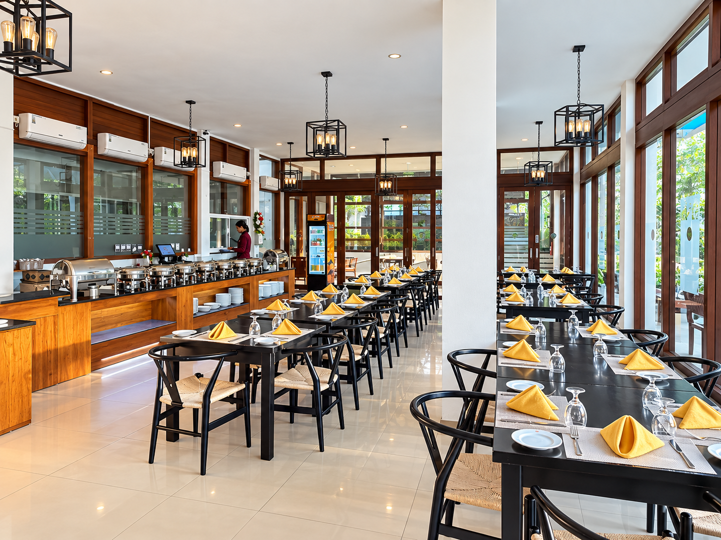 Restaurant room photo 3