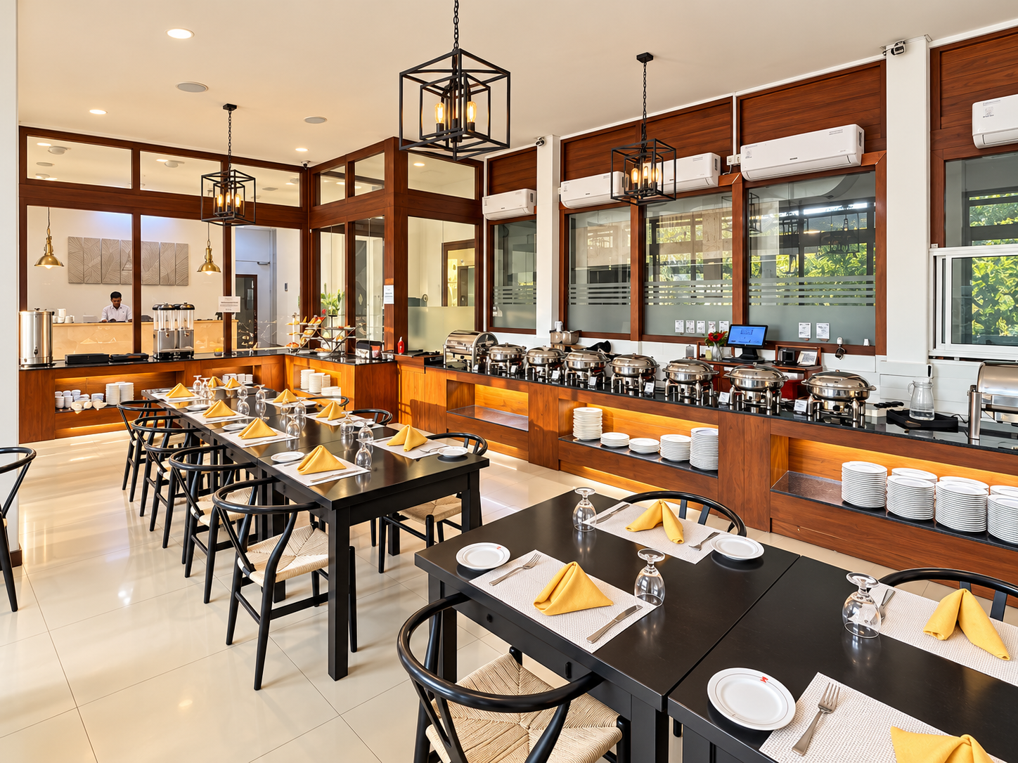 Restaurant room photo 2